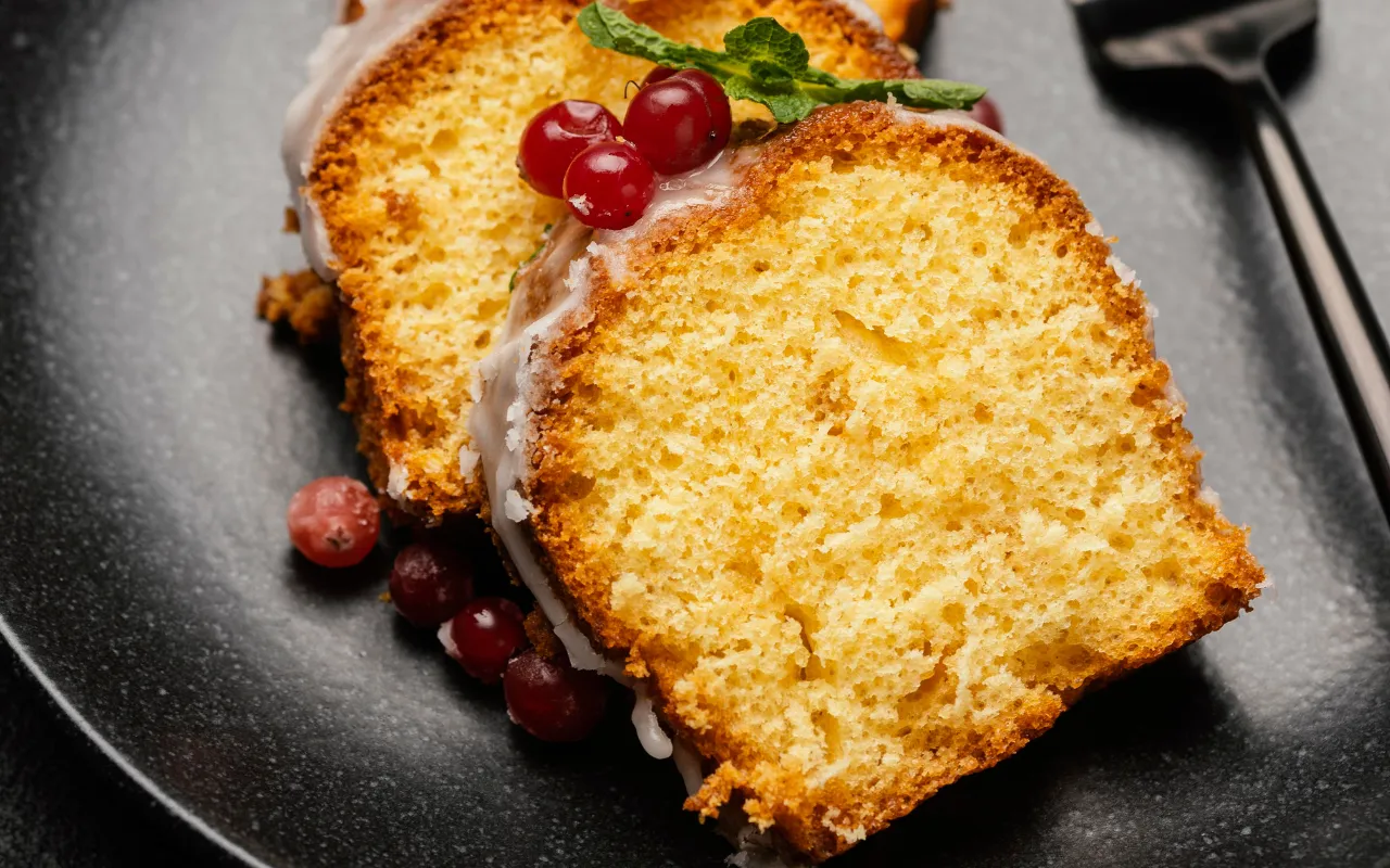 Bolo de Fubá Cremoso (Tradicional e Versão Sem Glúten/Lactose)