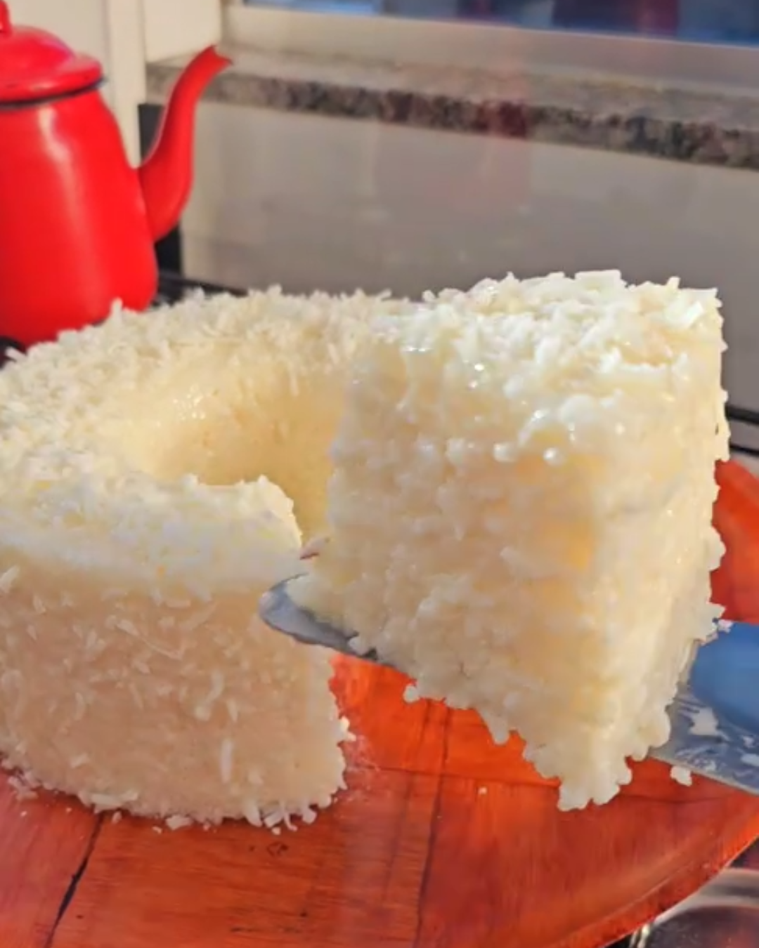 Bolo de Coco com Leite Condensado Fofinho e Irresistível