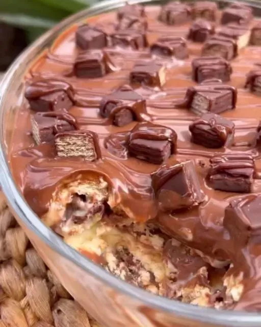 Pavê de Bis Gourmet com Creme de Leite Ninho e Ganache